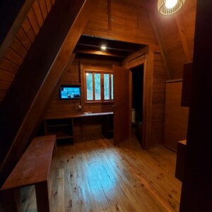 Chalé Suíço A-FRAME 68m² + 24m² de Deck - KIT Madeira Maciça - COD14 13