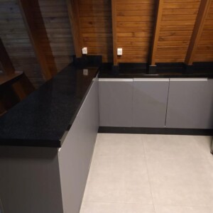 Chalé Suíço A-FRAME 68m² + 24m² de Deck - KIT Madeira Maciça - COD14 11