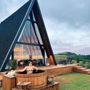 Chalé Suíço A-FRAME 68m² + 24m² de Deck - KIT Madeira Maciça - COD14 6